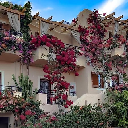 Niki Apartments Makrýgialos Eksteriør billede